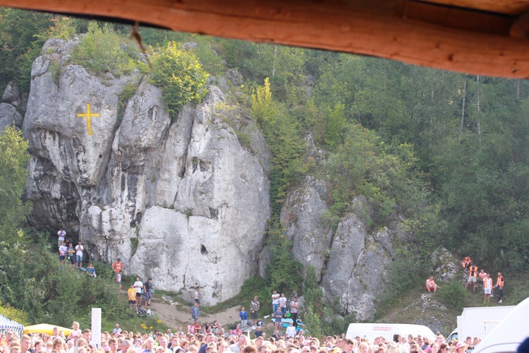 Trzebniów, Msza św. dla części A i B