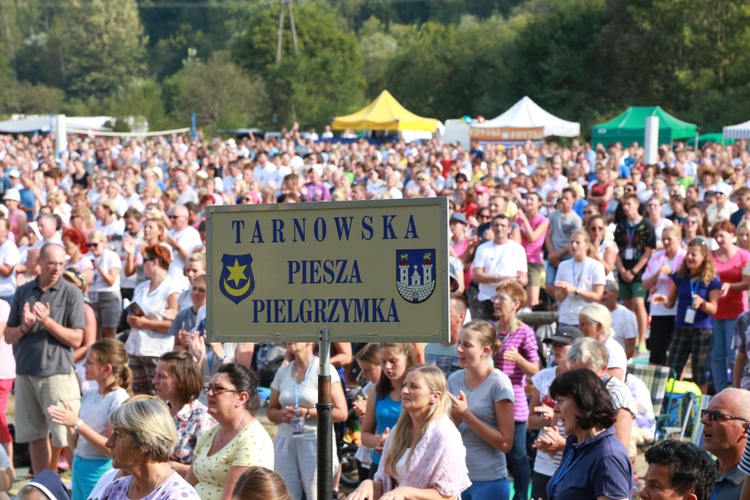 Trzebniów, Msza św. dla części A i B