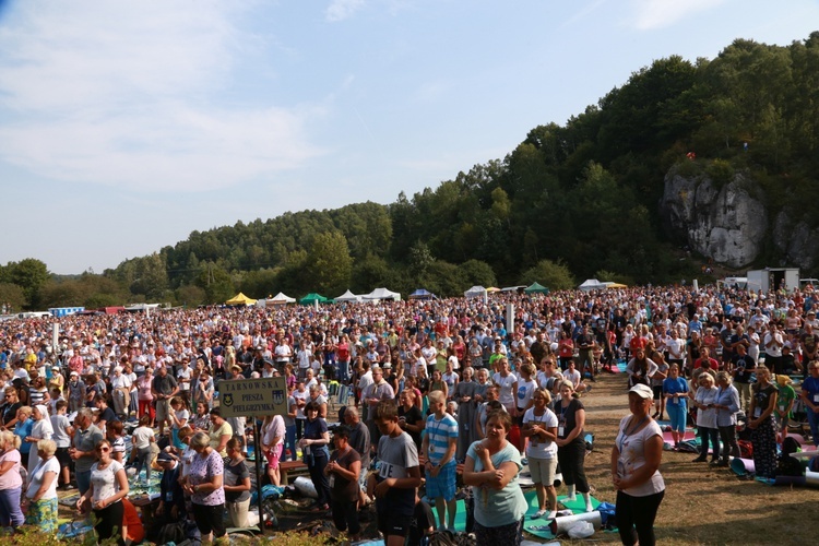 Trzebniów, Msza św. dla części A i B