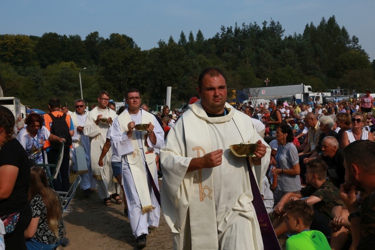 Trzebniów, Msza św. dla części A i B