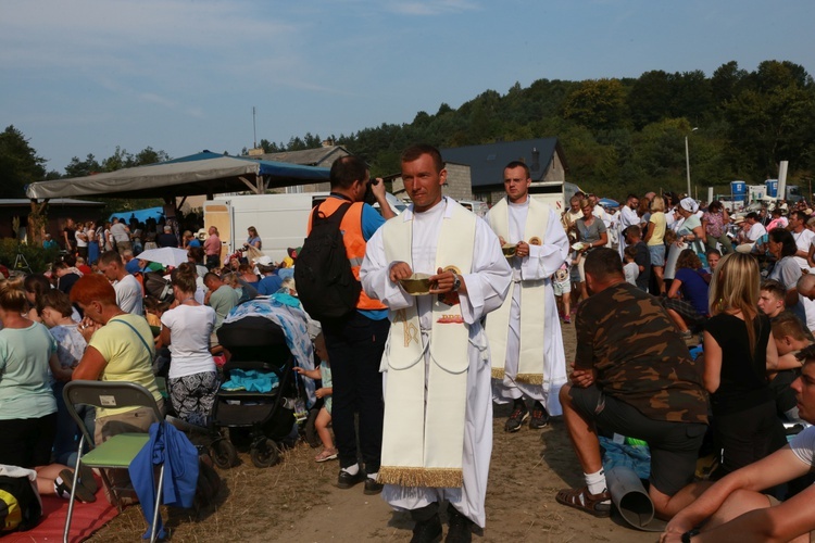 Trzebniów, Msza św. dla części A i B