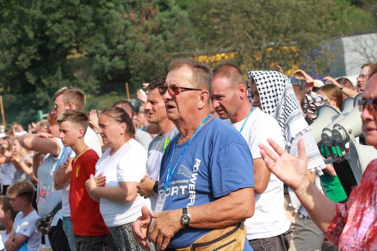 Trzebniów, Msza św. dla części A i B