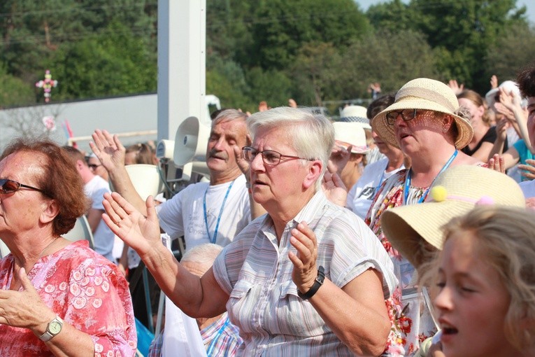 Trzebniów, Msza św. dla części A i B
