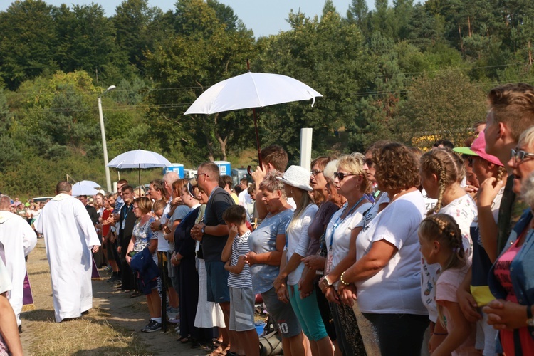Trzebniów, Msza św. dla części A i B