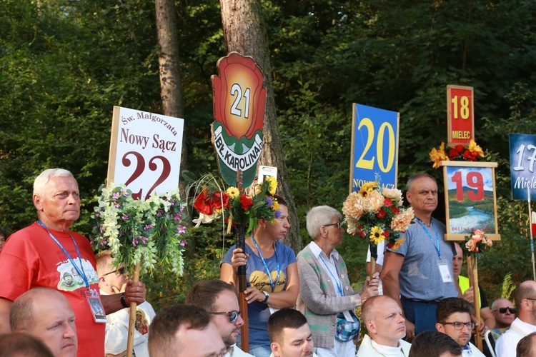 Trzebniów, Msza św. dla części A i B