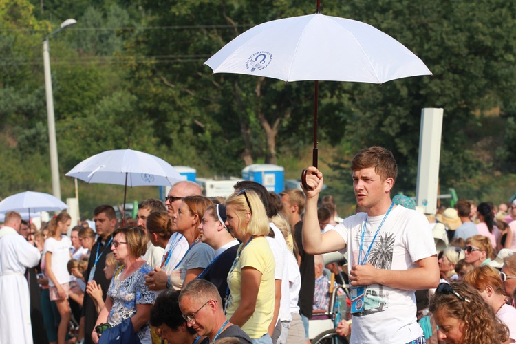 Trzebniów, Msza św. dla części A i B