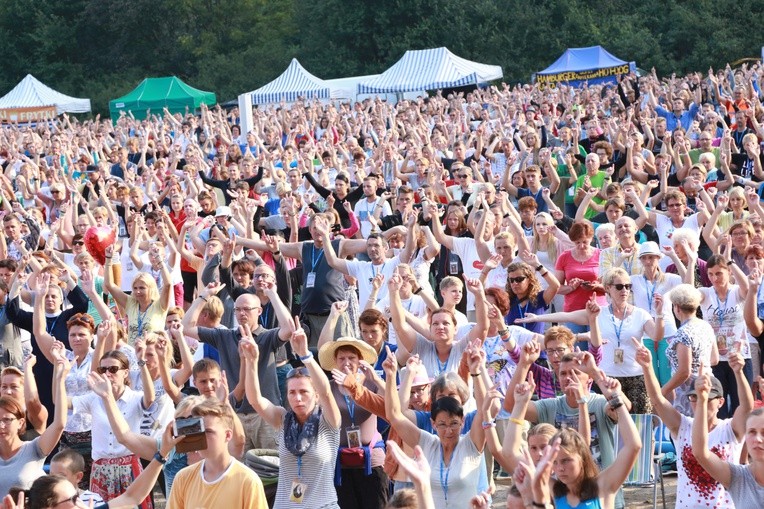 Trzebniów, Msza św. dla części A i B