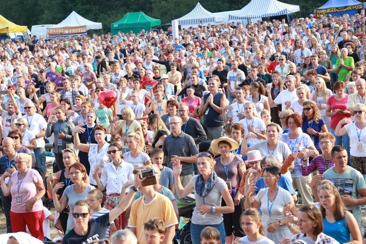 Trzebniów, Msza św. dla części A i B