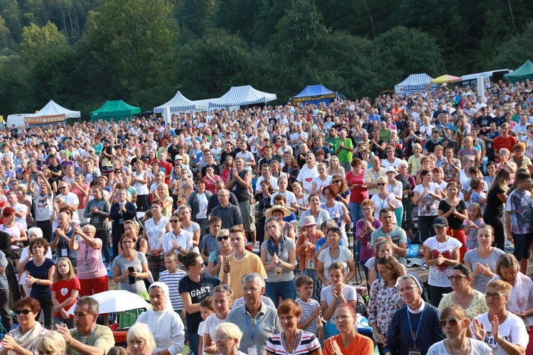 Trzebniów, Msza św. dla części A i B