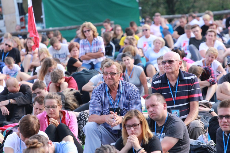 Trzebniów, Msza św. dla części A i B