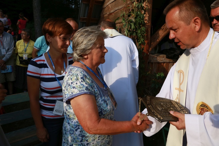 Trzebniów, Msza św. dla części A i B