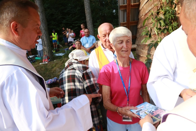 Trzebniów, Msza św. dla części A i B