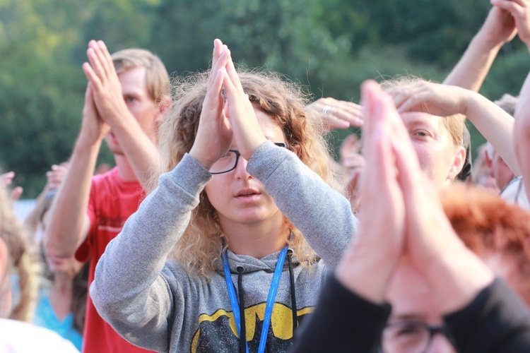 Trzebniów, Msza św. dla części A i B