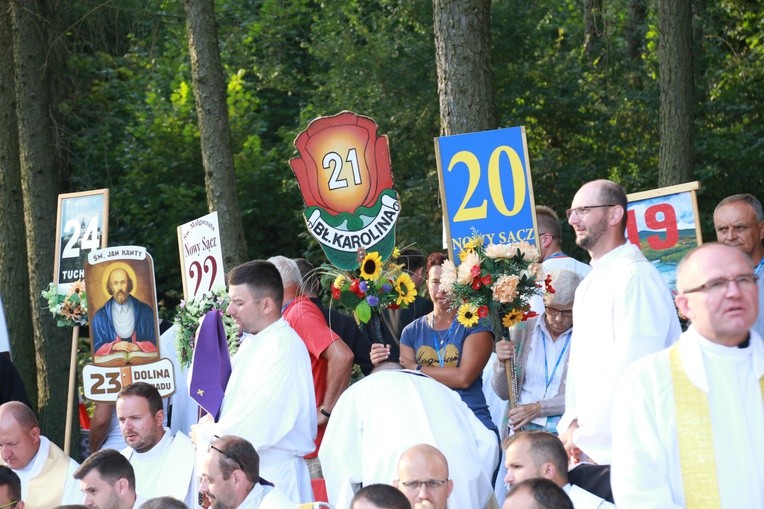 Trzebniów, Msza św. dla części A i B