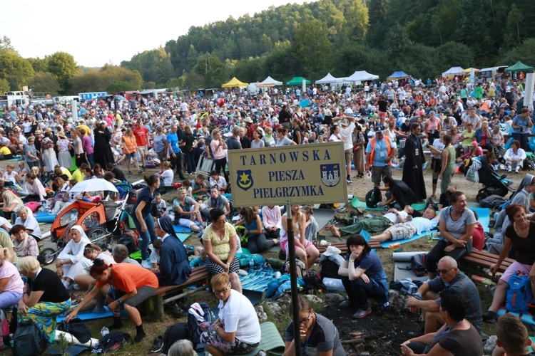 Trzebniów, Msza św. dla części A i B