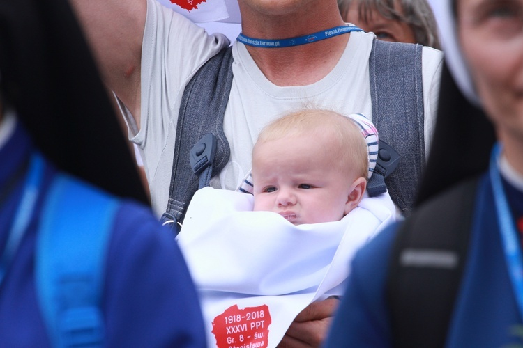 36. PPT - grupa 8 - wejście na Jasną Górę w 2018 roku