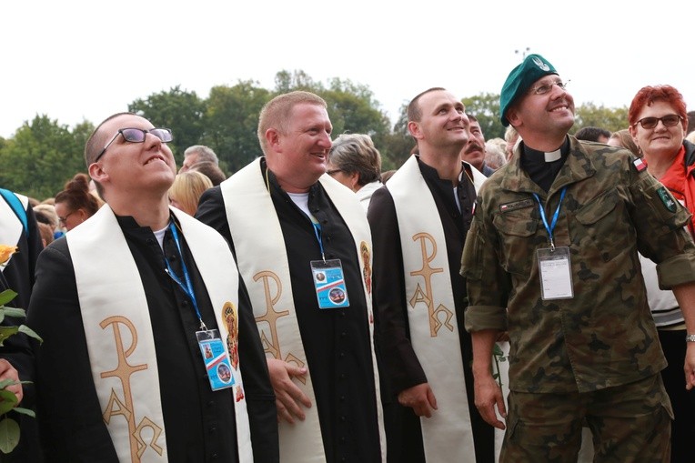 36. PPT - grupa 12 - wejście