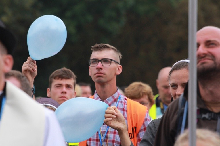 36. PPT - grupa 13 - wejście