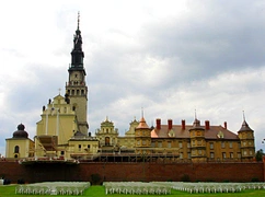 Tysiące pielgrzymów docierają na Jasną Górę