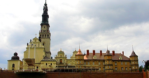 Tysiące pielgrzymów docierają na Jasną Górę