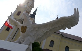 Na placu obok sanktuarium zostanie odsłonięty pomnik na upamiętnienie 100. rocznicy odzyskania przez Polskę niepodległości