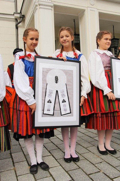 Nadanie praw miejskich Sannikom