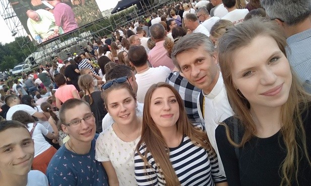 Konkurs "Selfie z księdzem"