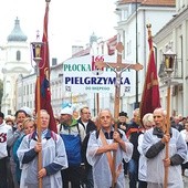 Piesza wędrówka z płockiej fary do sanktuarium Matki Bożej Brzemiennej to wciąż żywa i piękna tradycja.