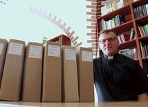 – W archiwum diecezjalnym znajdują się całe tomy akt, z których wynika, że księża, katechizując, uczyli też polską wieś czytania, pisania i bycia Polakami – mówi ks. Krzysztof Kamieński.