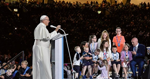 W spotkaniu z papieżem Franciszkiem podczas Festiwalu Rodzin uczestniczyło 85 tys. osób.