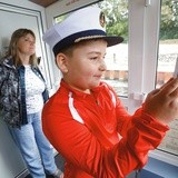 Prawie wszyscy pasażerowie piękne widoki uwieczniali telefonami komórkowymi.