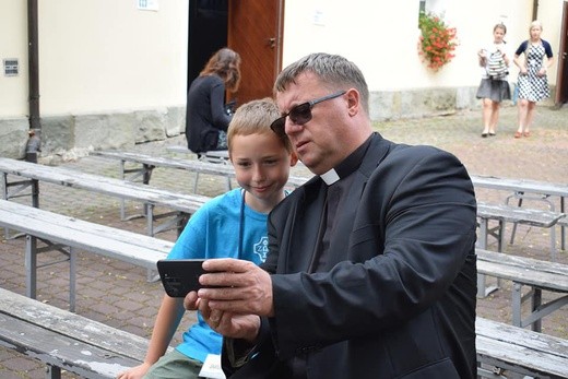 Konkurs "Selfie z księdzem"
