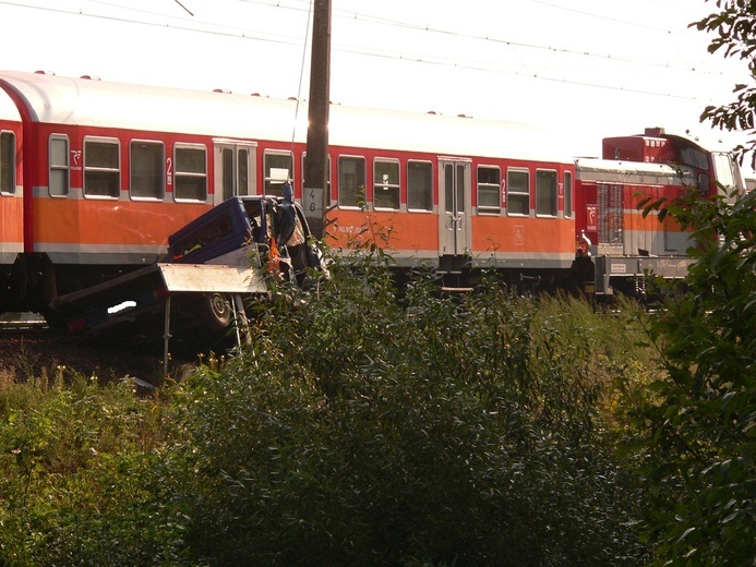 Wypadek na przejeździe pod Skierniewicami