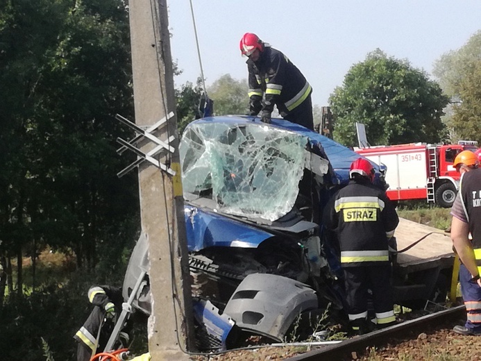 Wypadek na przejeździe pod Skierniewicami