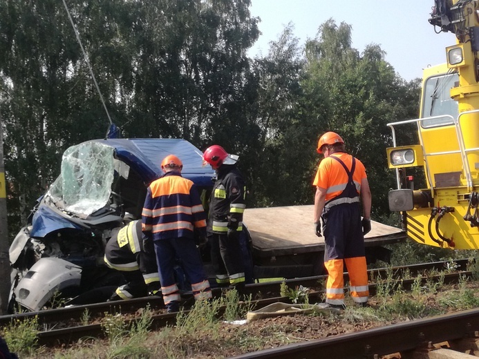 Wypadek na przejeździe pod Skierniewicami