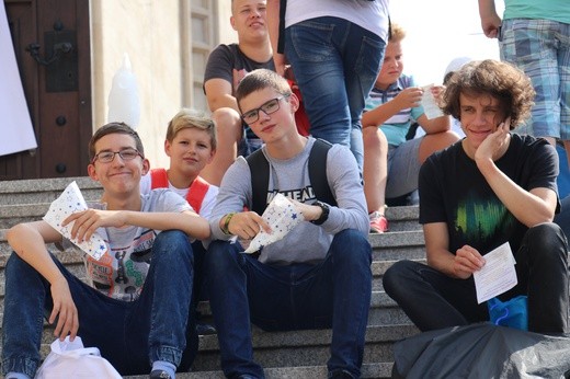 Ministranci świętowali pod katedrą