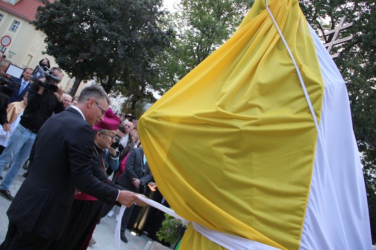 Poświęcenie pomnika patrona Zielonej Góry