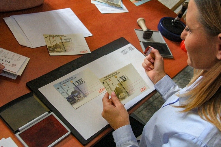 Znaczki pocztowe z okazji 100-lecia parowozowni w Kędzierzynie-Koźlu