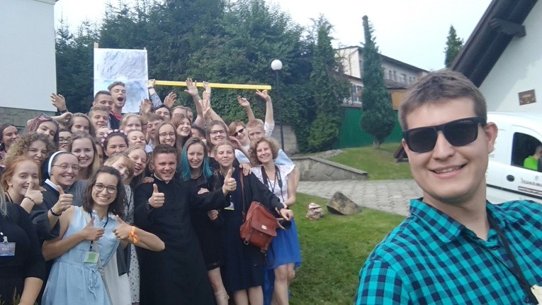 Selfie z księdzem - ostatnia szansa na Twój głos