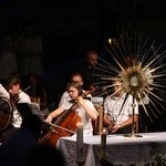 Koncert Uwielebienia