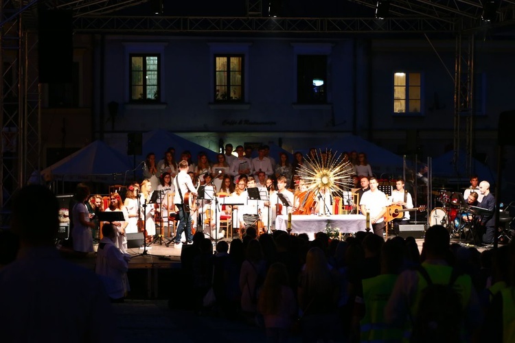 Koncert Uwielebienia