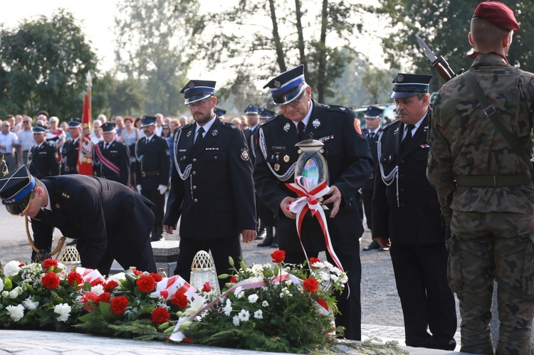 Pomnik w Ćwikowie jak nowy