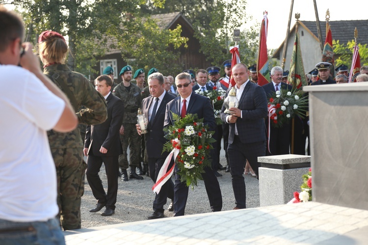 Pomnik w Ćwikowie jak nowy