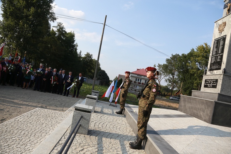 Pomnik w Ćwikowie jak nowy