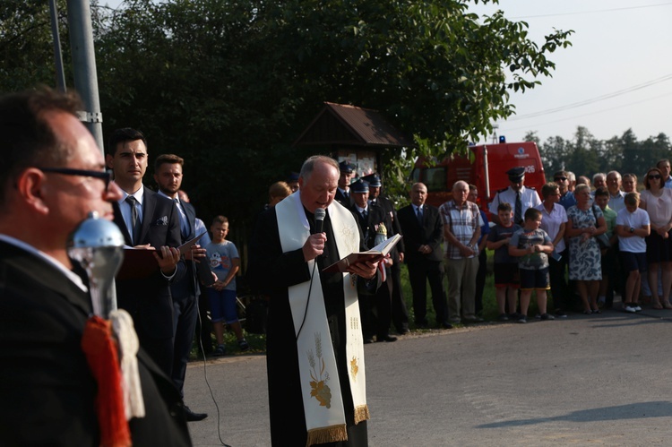 Pomnik w Ćwikowie jak nowy