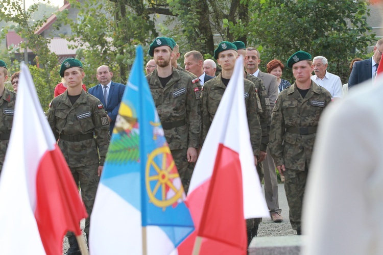 Pomnik w Ćwikowie jak nowy