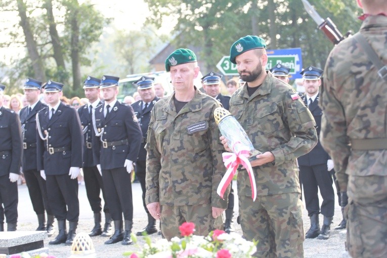 Pomnik w Ćwikowie jak nowy