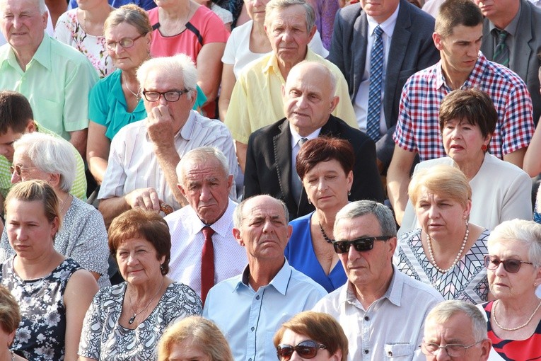 Pomnik w Ćwikowie jak nowy