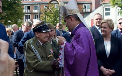 Bp Zbigniew Zieliński odprawił Eucharystię za poległych pocztowców