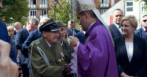 Bp Zbigniew Zieliński odprawił Eucharystię za poległych pocztowców